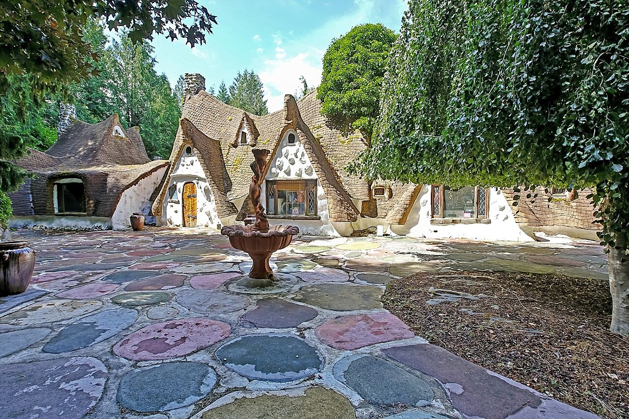 House Of The Week Snow White S Cottage In The Woods