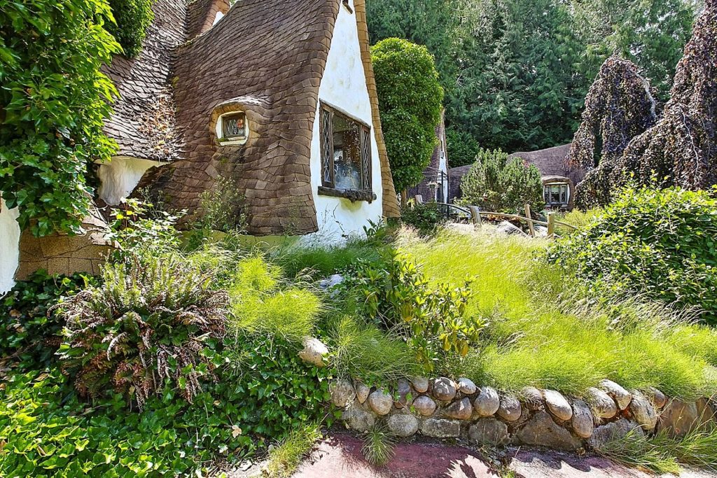 House Of The Week Snow White S Cottage In The Woods