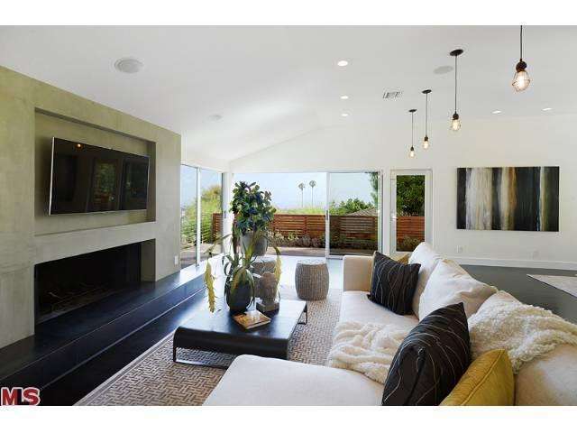 Dennis Quaid Lists Pacific Palisades Home