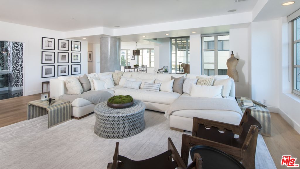 Kendall Jenner Packs It In Listing Her La Condo For 1 6m