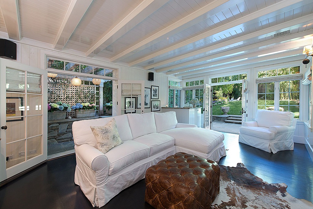 Report Jennifer Lawrence Buys Jessica Simpson S Former Home