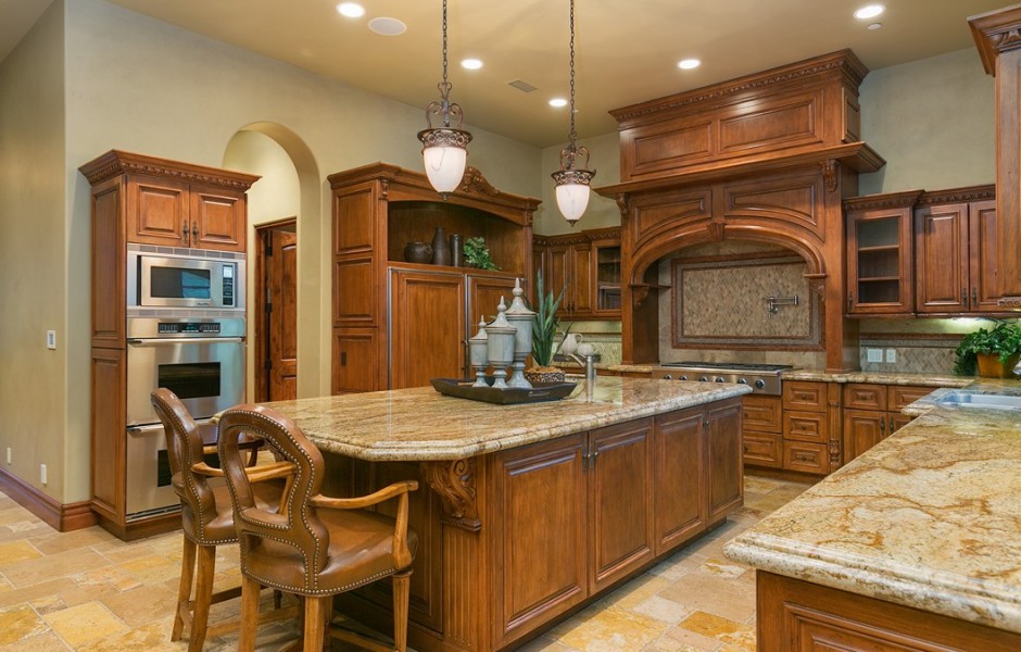 UPDATE: LaDainian Tomlinson Sells Home With Hidden Theater