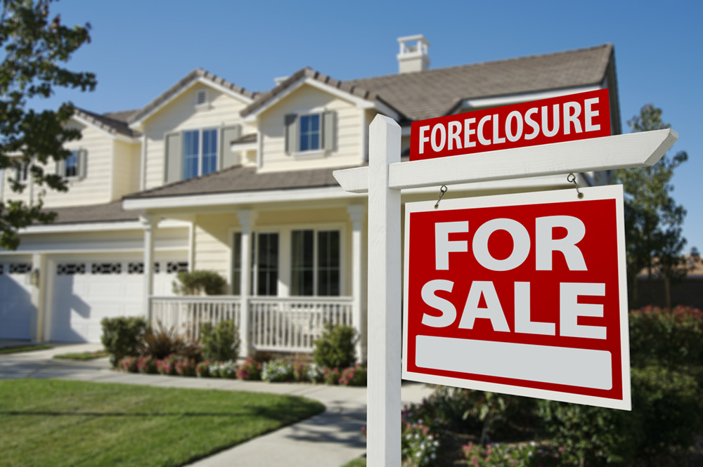 should i buy a foreclosed home