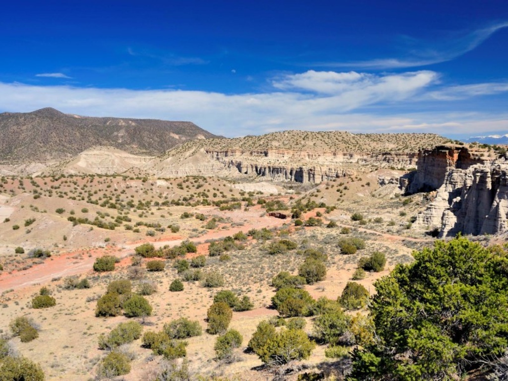 Shirley MacLaine Selling New Age Retreat in New Mexico