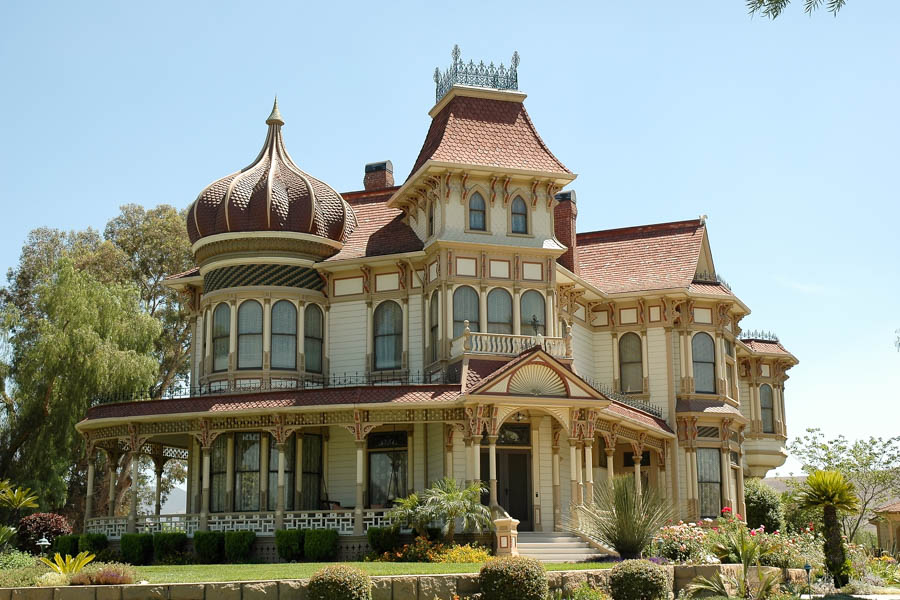 Haunted House Architecture: Spooky Home Features Explained | Zillow