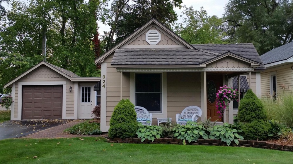 a romantic home for rent in Traverse City, Michigan