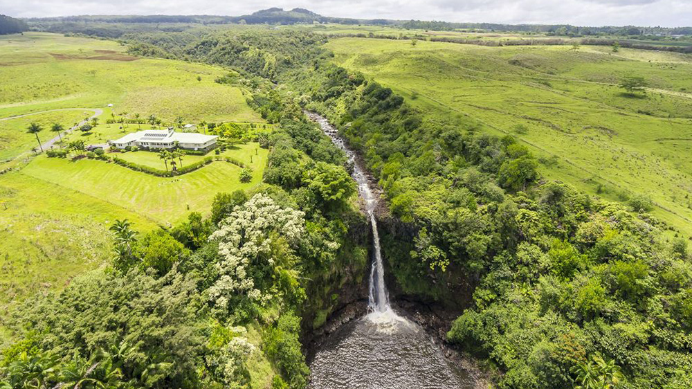 natural waterfalls hawaii