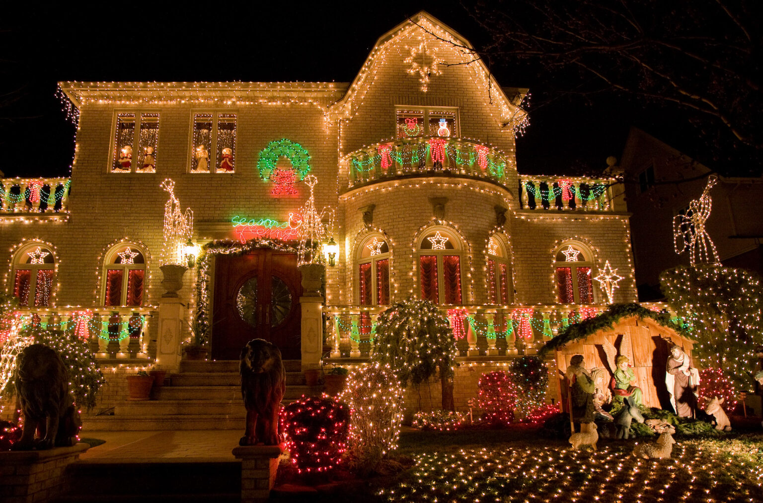 How Dyker Heights Becomes Dyker Lights During Christmas | StreetEasy Blog