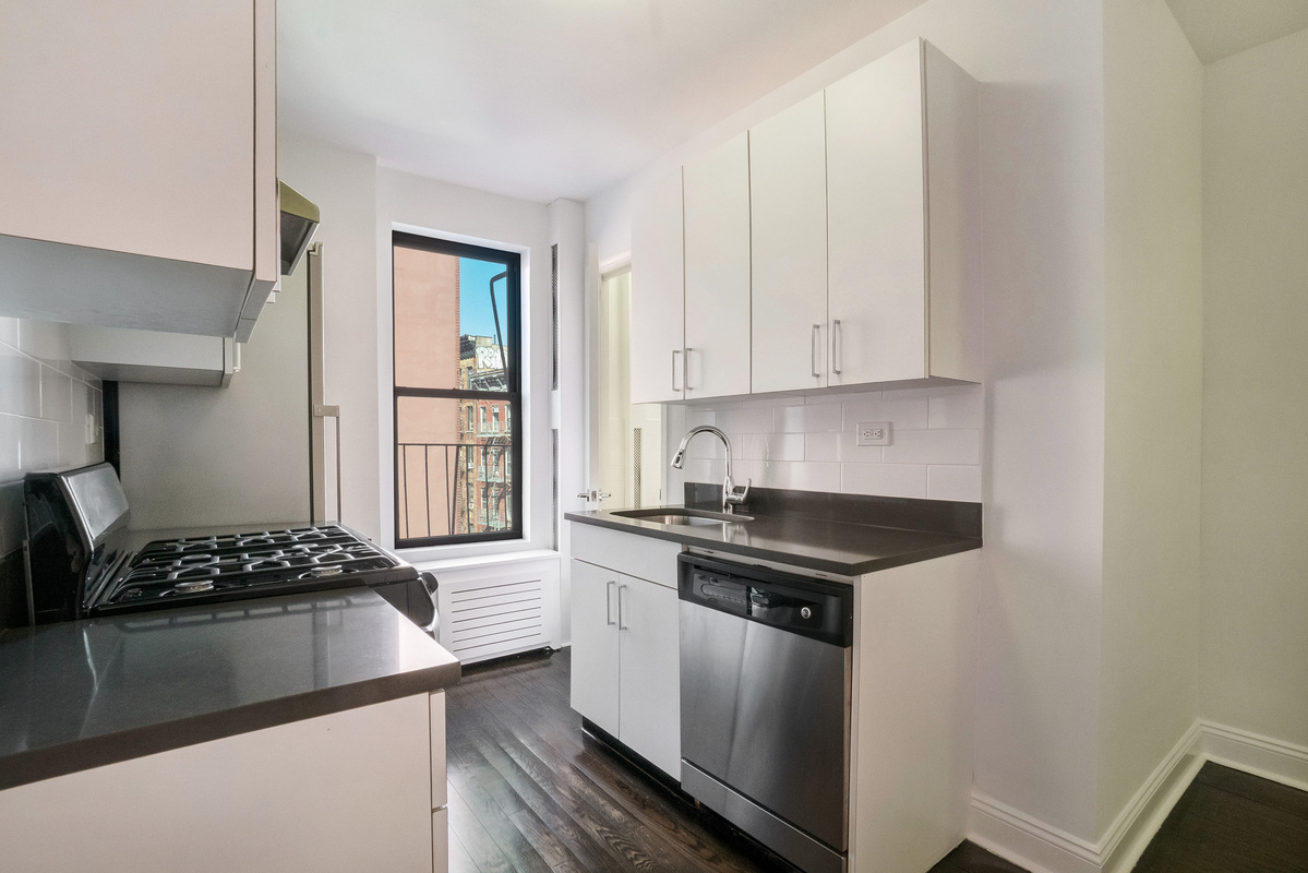 nyc apartments for $2800 - little italy