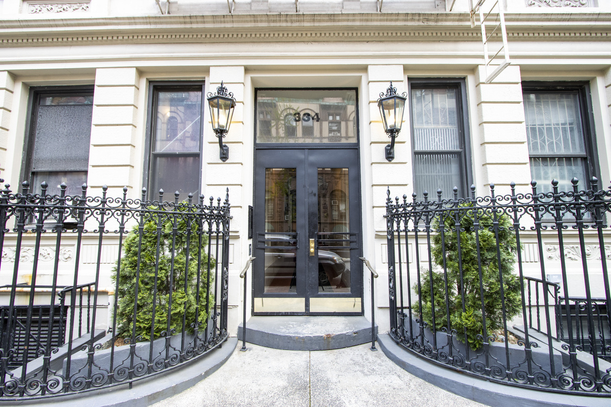 sell your nyc home - 334 west 85th street exterior