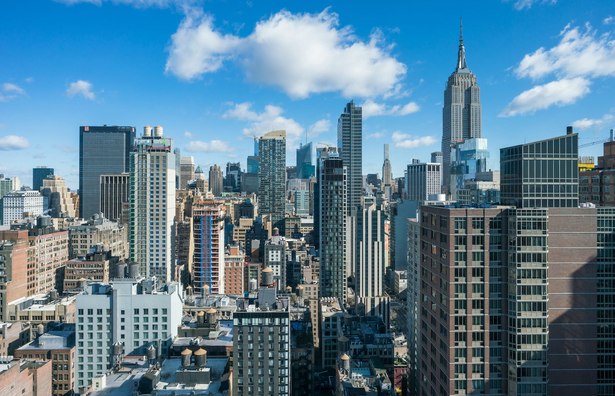 what-county-is-manhattan-in-midtown-manhattan-looking-uptown-michael-leeGettyImages-52c7b3.jpg