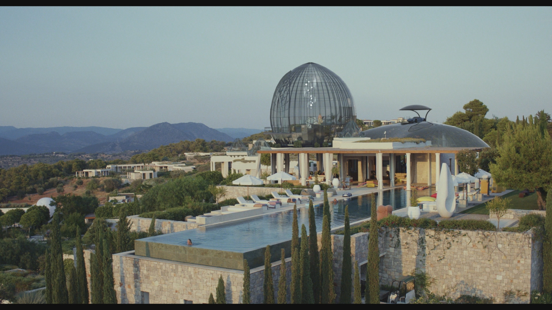 Knives Out Glass Onion