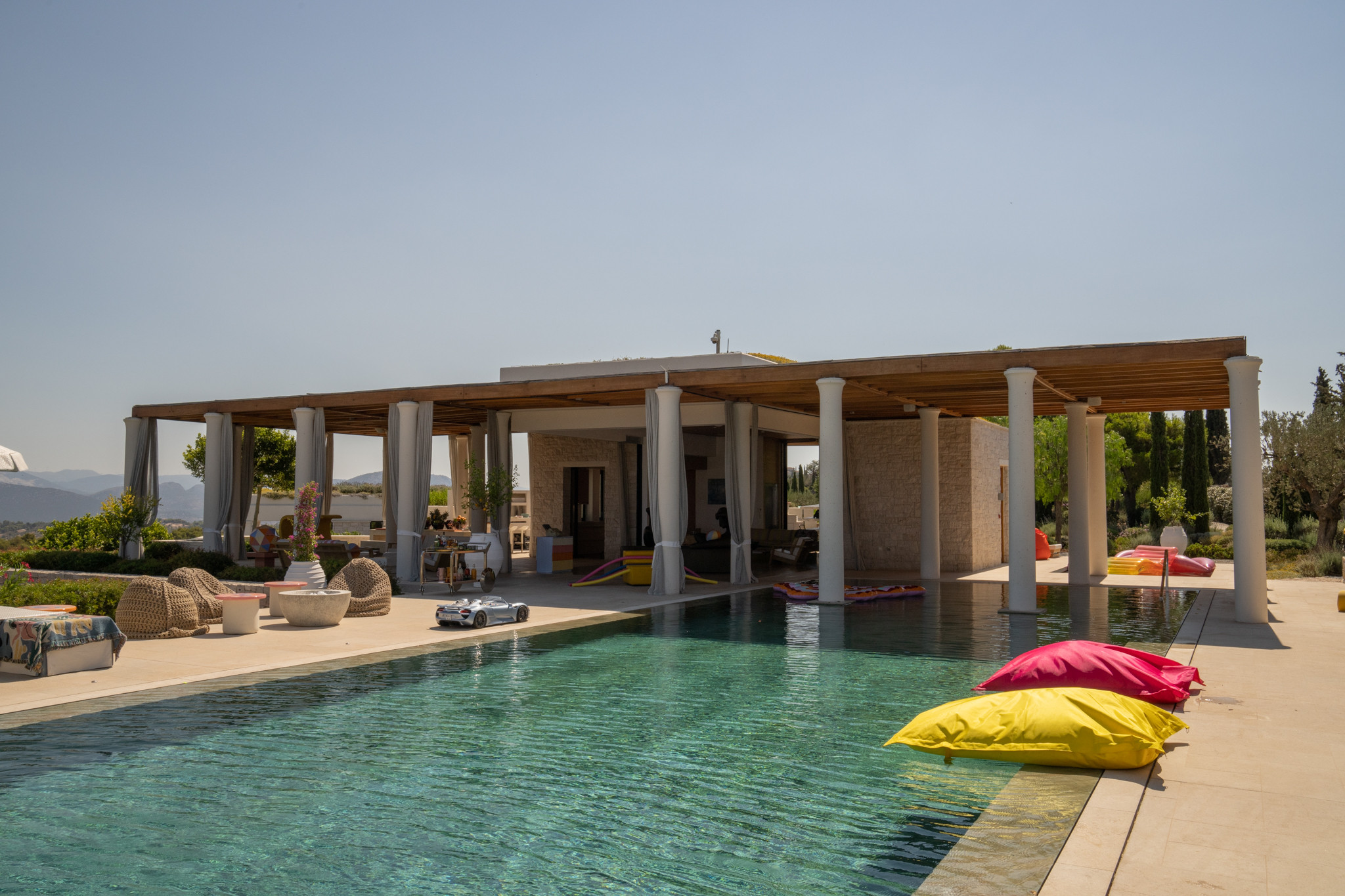 Knives Out Glass Onion