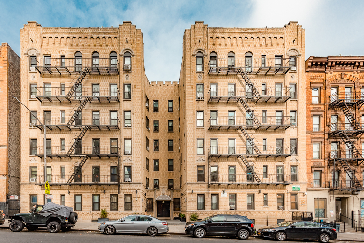 Prewar building Washington Heights