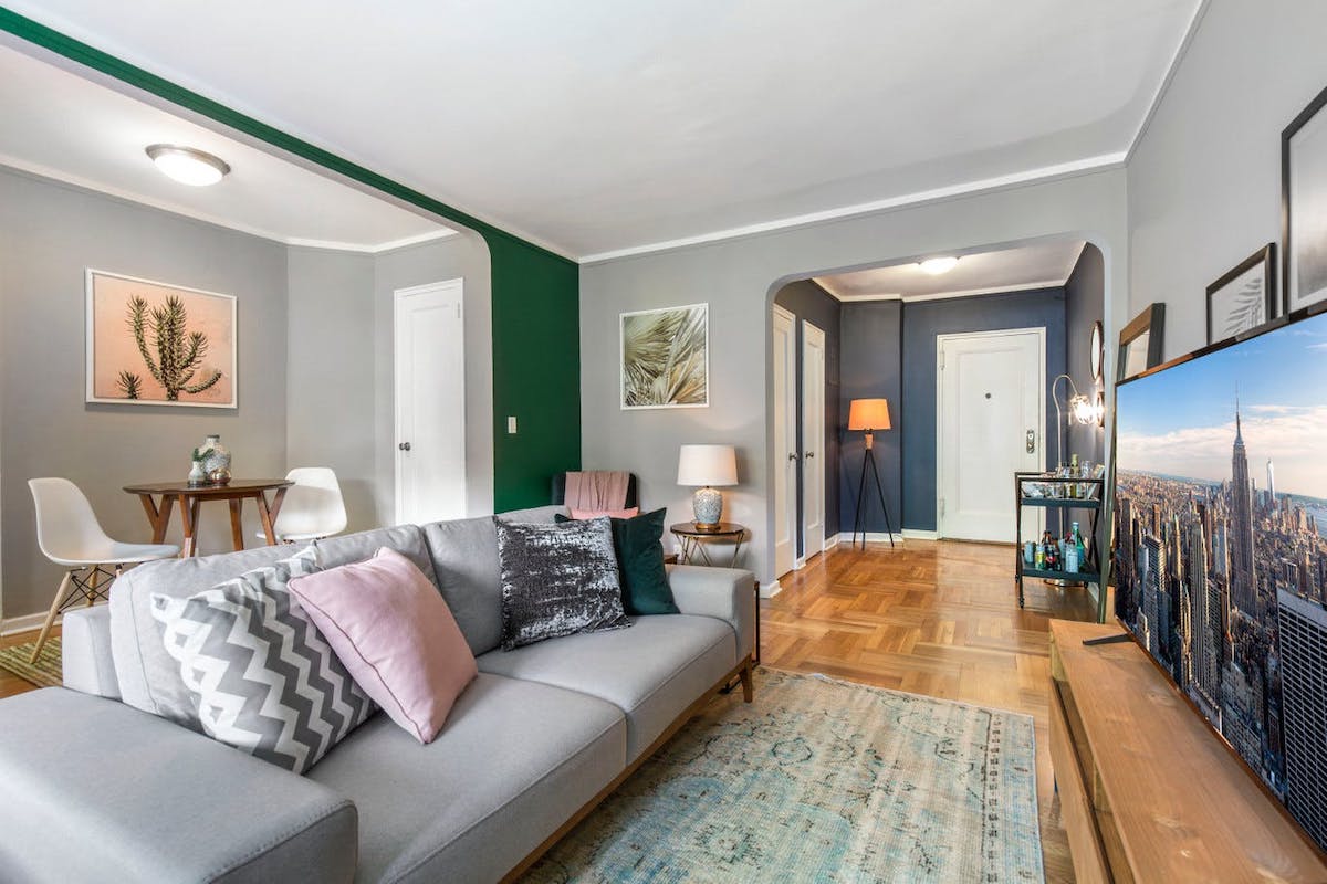 Affordable west village rental in a NYC celebrity neighborhood

