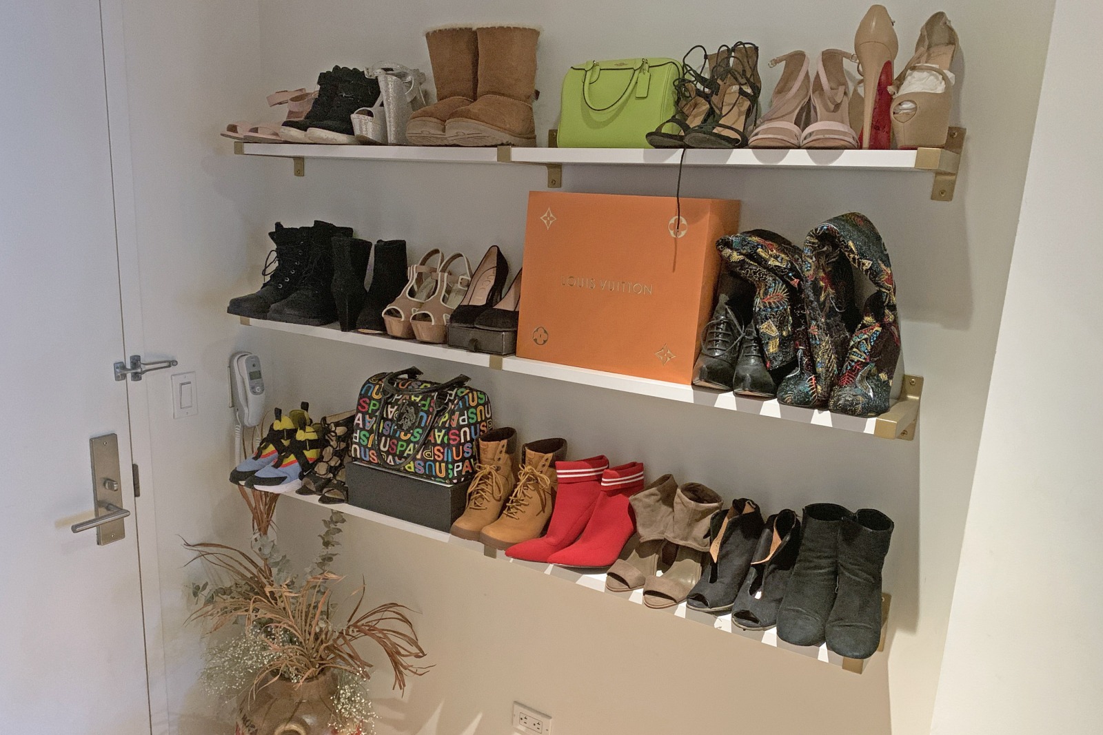 Shoe storage small apartment idea