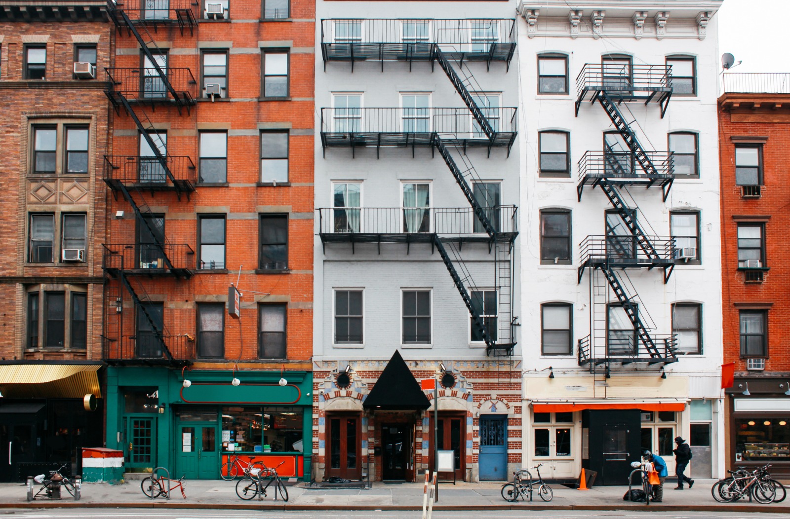 a picture of apartment buildings in New York City that might qualify for Street Easy Assessment