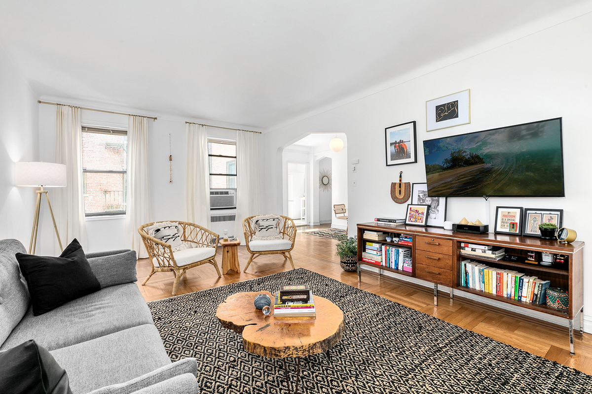 Room one-bedroom apartment in Prospect Lefferts Gardens