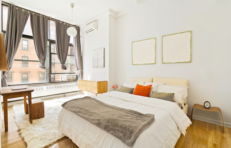 Soundproof Apartment Tips Tricks For Drowning Out Noise Streeteasy