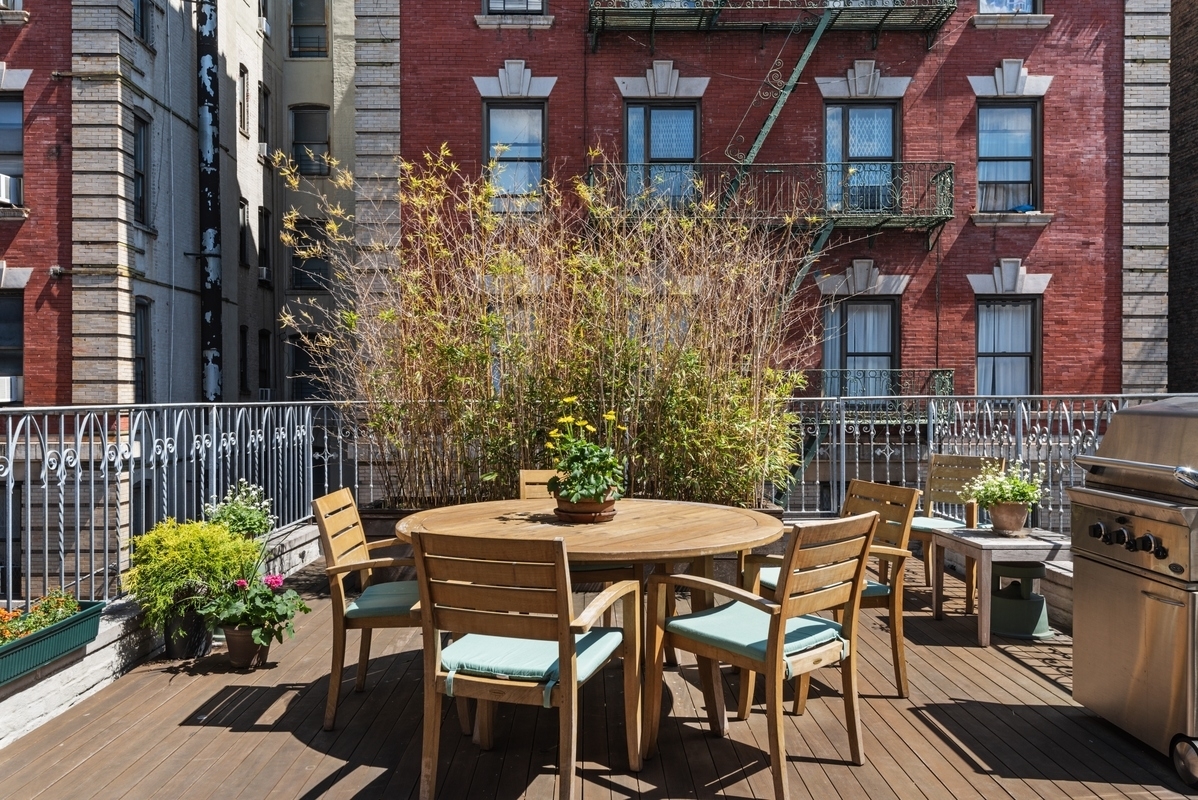 outdoor living space - nyc must haves