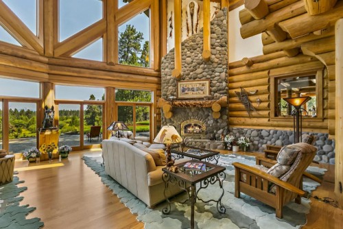 10 Homes With Unforgettable Fireplace Designs