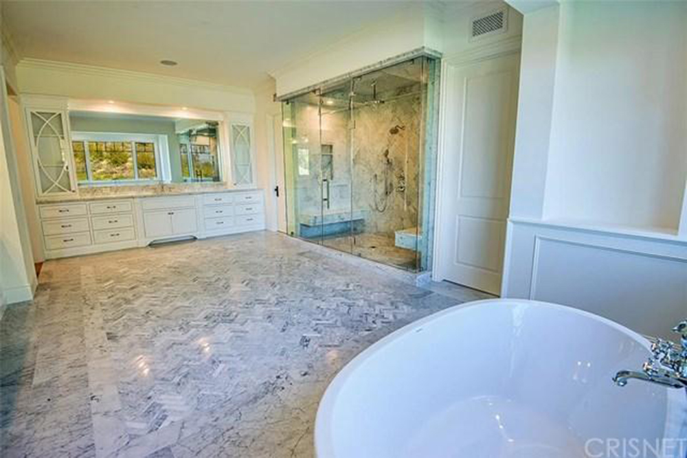 Kylie Jenner House In Hidden Hills CA Master Bathroom Tub