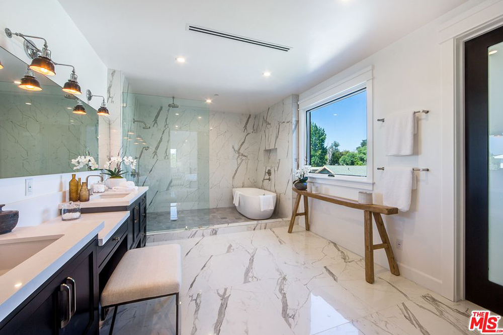 Bella Thorne Age 19 Buys House In LA Guest Bathroom
