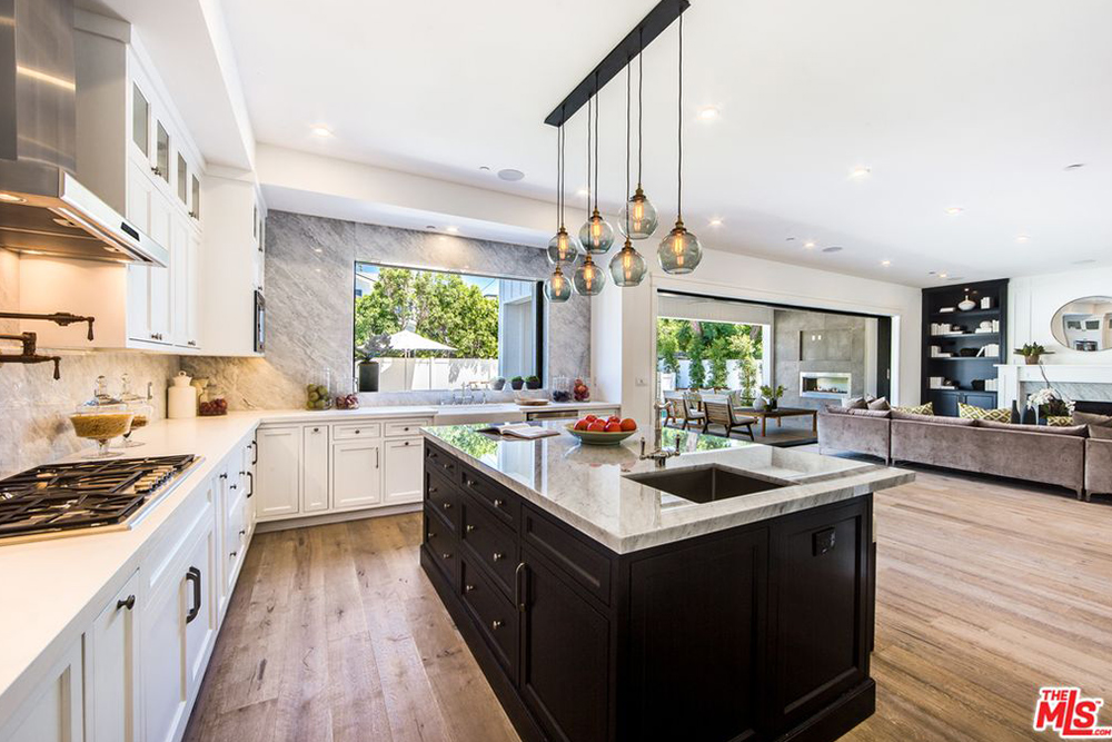 Bella Thorne Age 19 Buys House In LA Kitchen